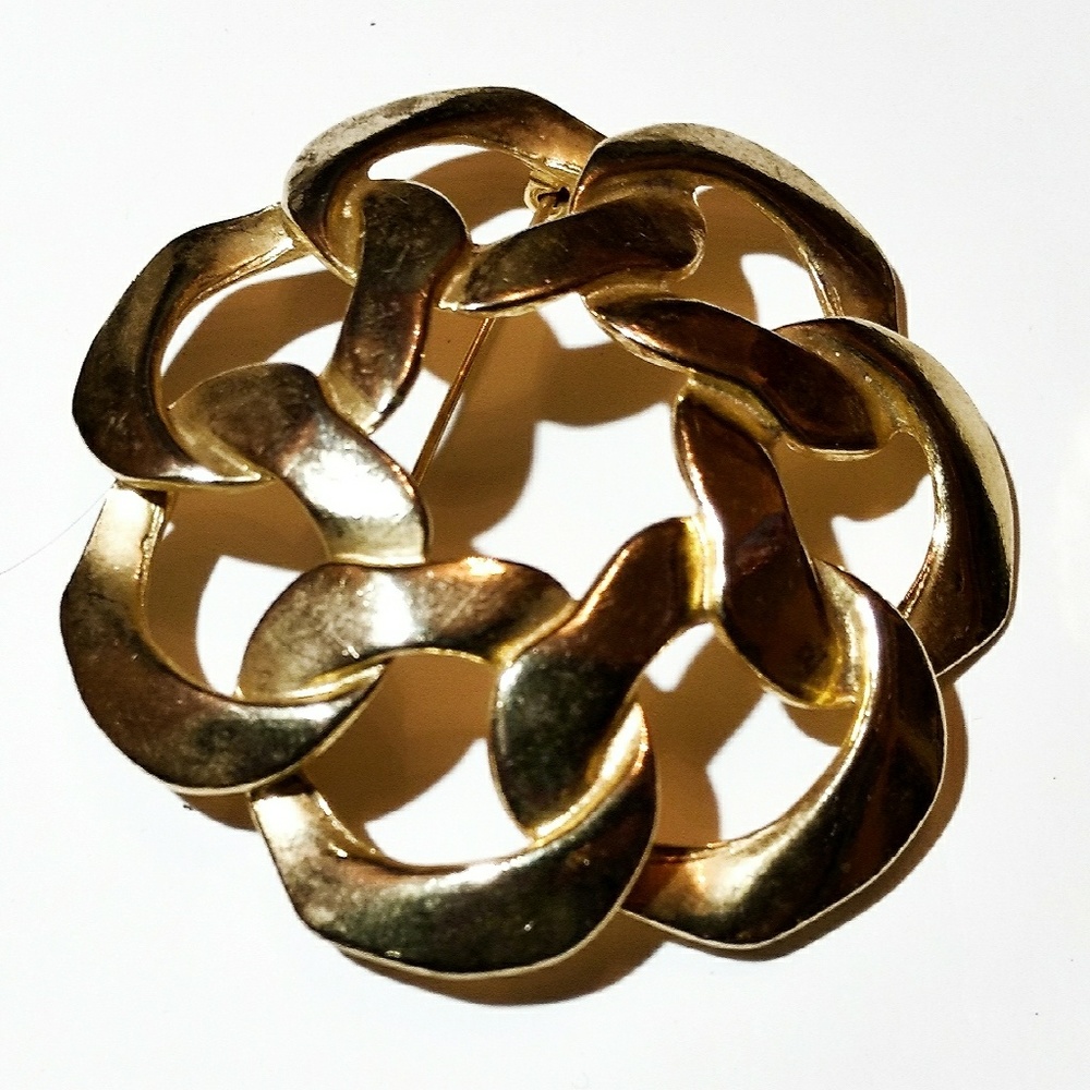Gorgeous Vintage Camilla Flower Gold Brooch